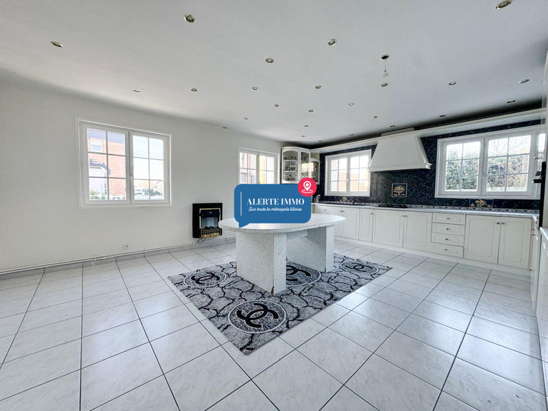 Maison - 203 m² - 5 pièces