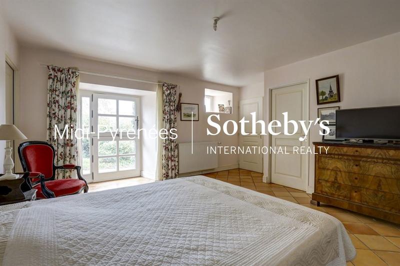 Maison - 393 m² - 10 pièces