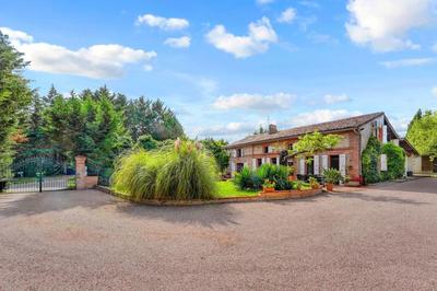 Maison - 300 m² - 11 pièces