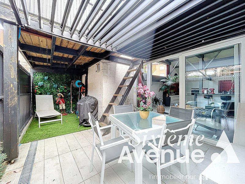 Loft - 216 m² - 5 pièces