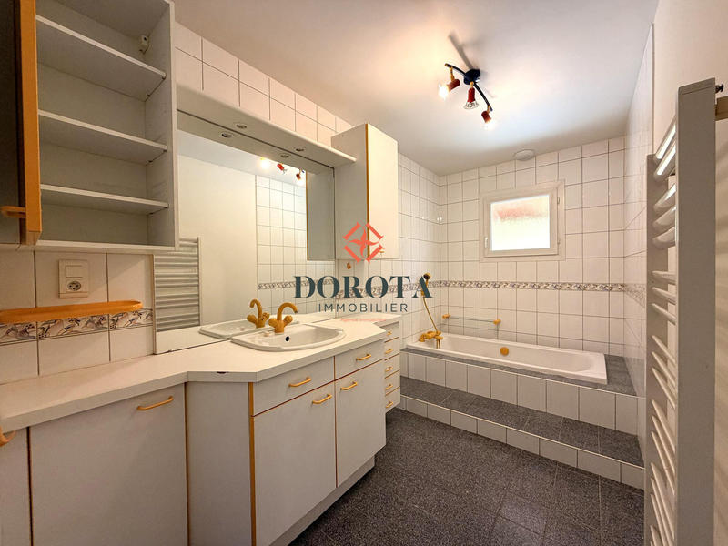 Maison traditionnelle - 162 m² - 5 pièces