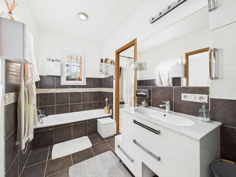 Maison - 210 m² - 5 pièces