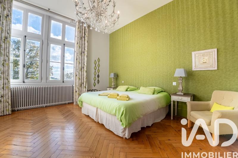 Maison - 890 m² - 18 pièces