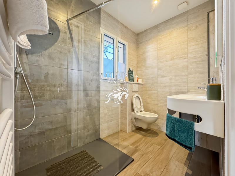 Villa - 168 m² - 8 pièces