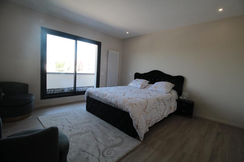 Maison contemporaine - 215 m² - 7 pièces