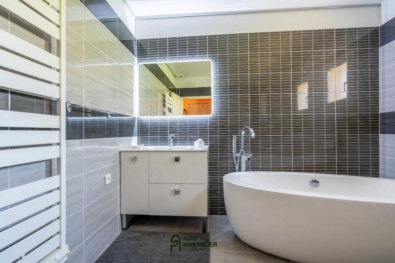 Villa - 243 m² - 7 pièces