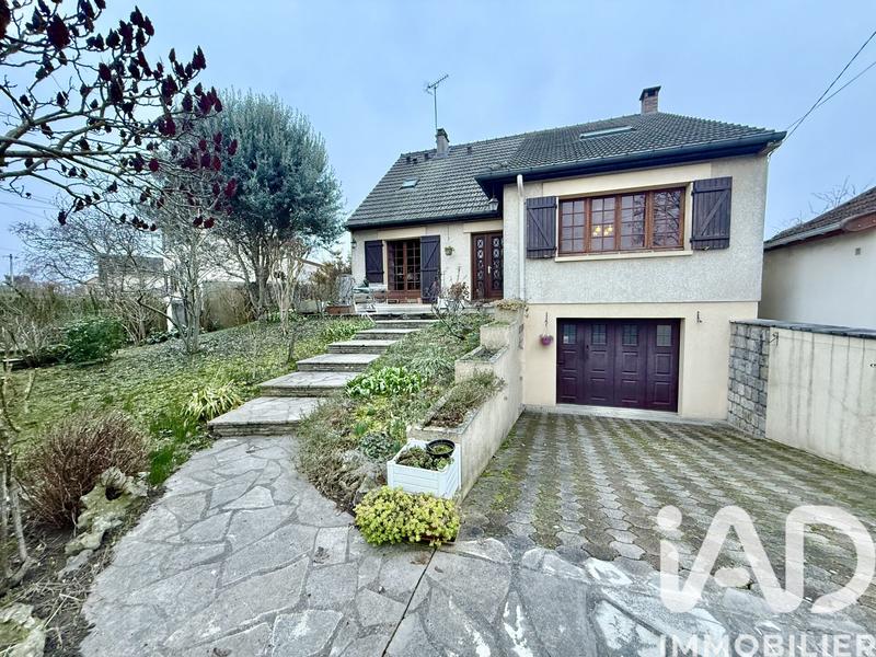 Maison - 180 m² - 8 pièces