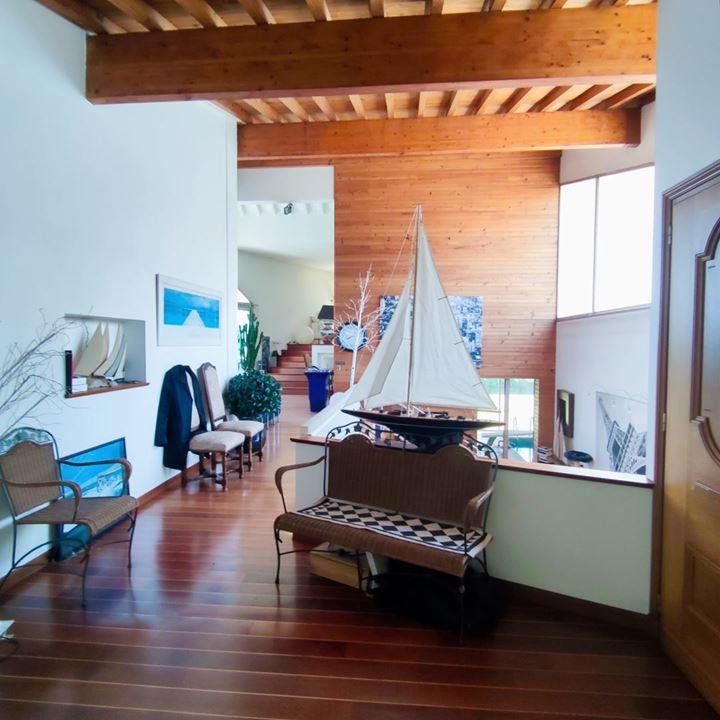 Maison - 250 m² - 8 pièces