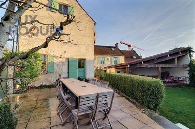 Maison - 230 m² - 6 pièces