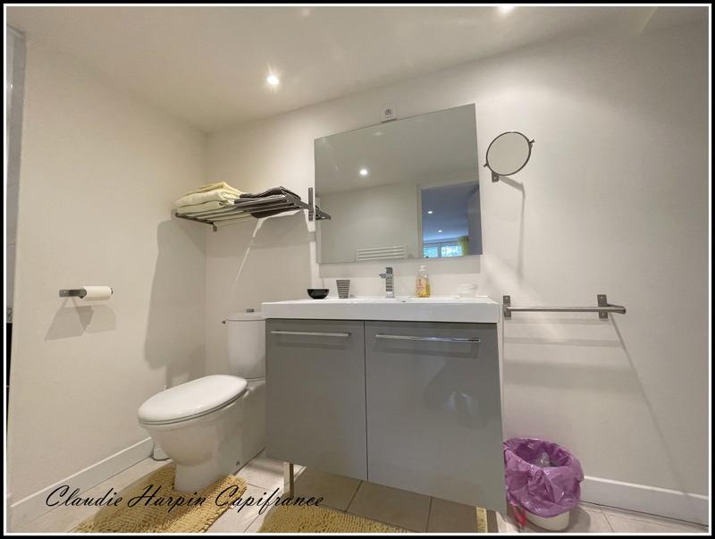 Maison - 255 m² - 9 pièces