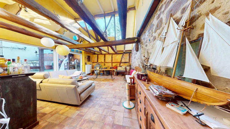 Maison - 650 m² - 20 pièces