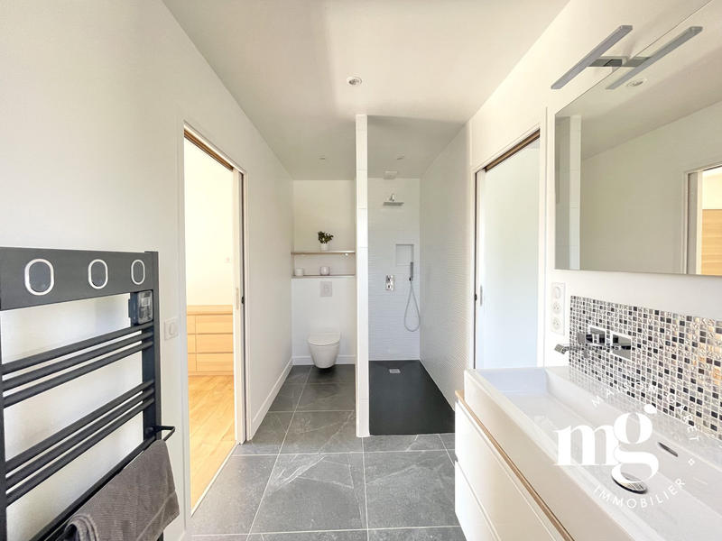 Maison - 187 m² - 8 pièces