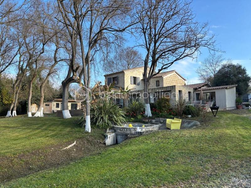 Propriété - 253 m² - 8 pièces