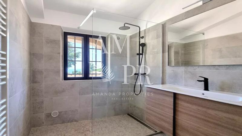 Villa - 253 m² - 6 pièces