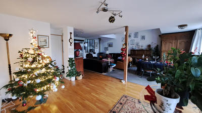 Maison - 217 m² - 7 pièces