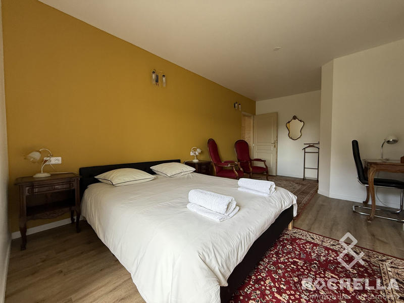 Maison ancienne - 305 m² - 11 pièces