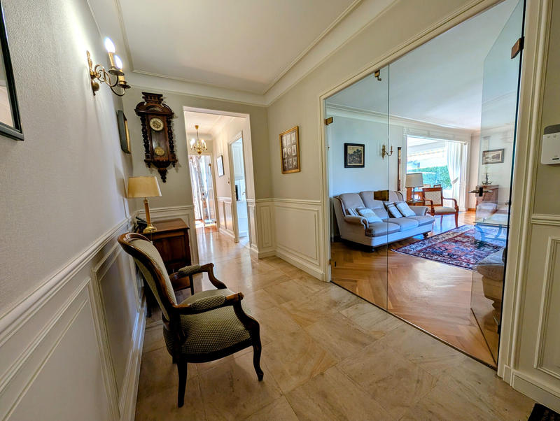 Maison - 230 m² - 8 pièces