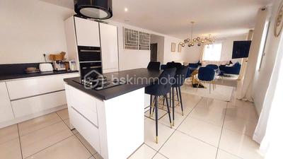 Maison - 219 m² - 6 pièces