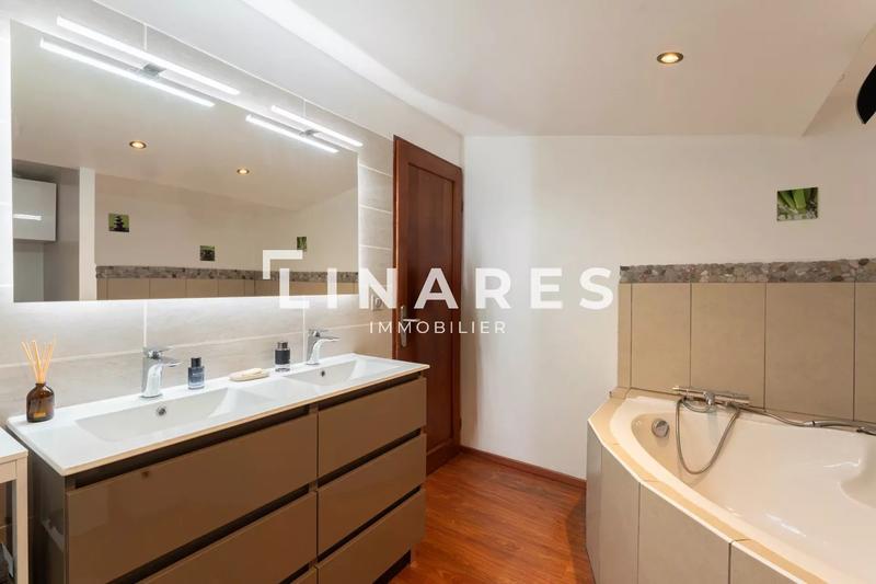 Maison - 189 m² - 7 pièces