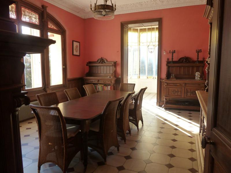 Maison - 760 m² - 13 pièces