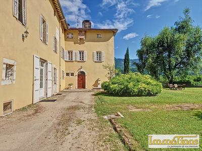 Propriété - 635 m² - 20 pièces