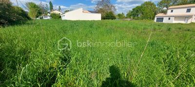 Terrain constructible - 1 300 m²