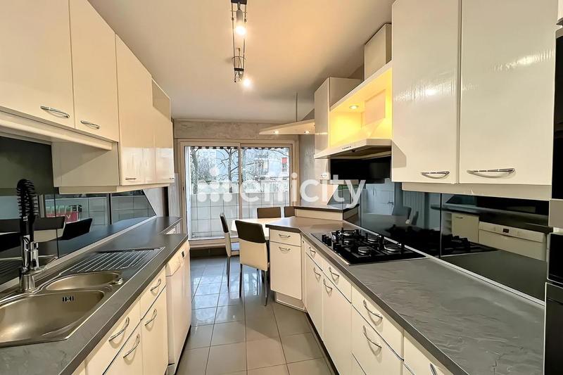 Appartement - 111 m² - 5 pièces