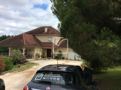 Maison - 163 m² - 8 pièces