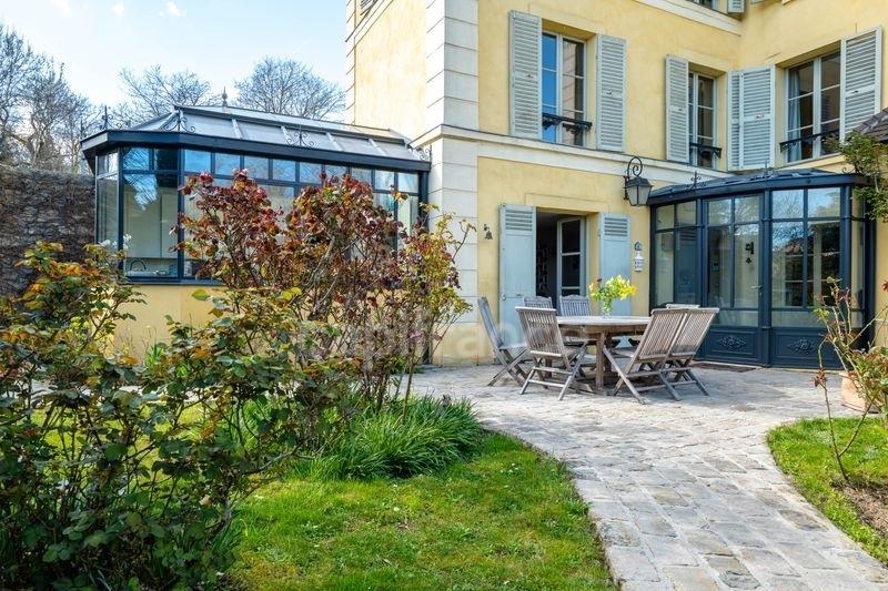 Maison - 210 m² - 8 pièces