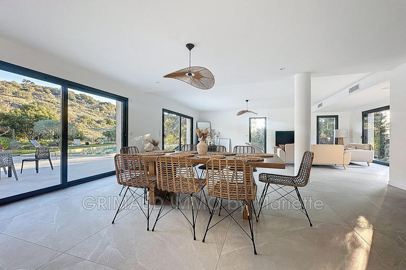 Villa - 240 m² - 5 pièces