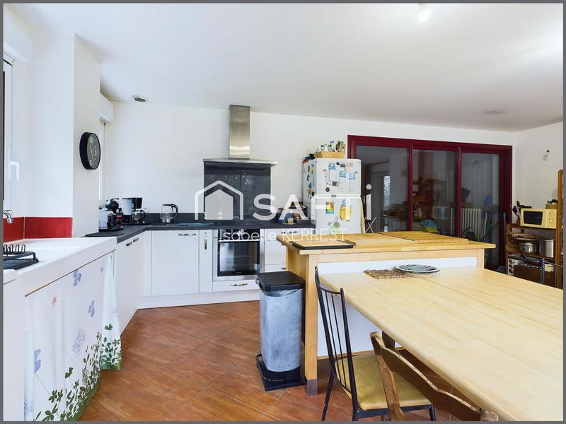 Maison - 260 m² - 8 pièces