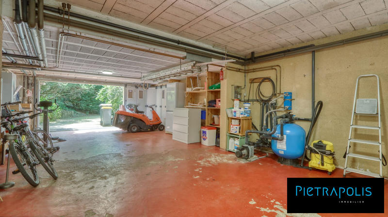 Maison - 201 m² - 6 pièces