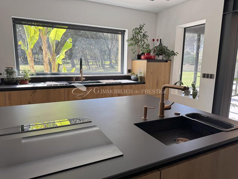 Propriété - 600 m² - 17 pièces