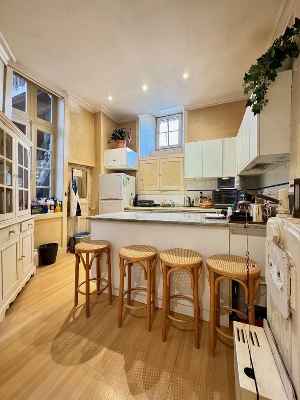 Appartement - 145 m² - 6 pièces