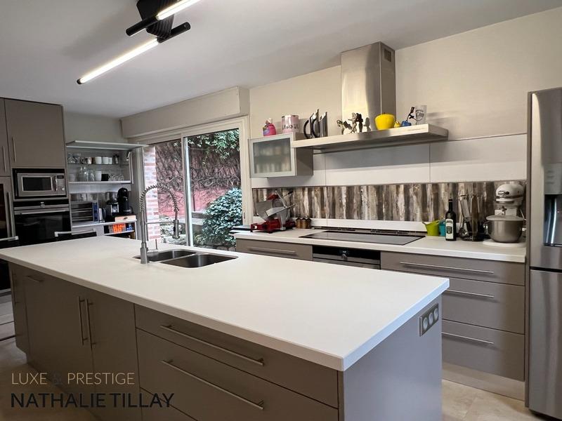 Propriété - 250 m² - 8 pièces