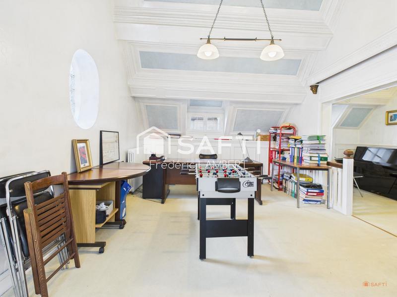 Maison - 255 m² - 11 pièces