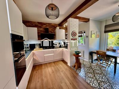 Maison - 210 m² - 8 pièces