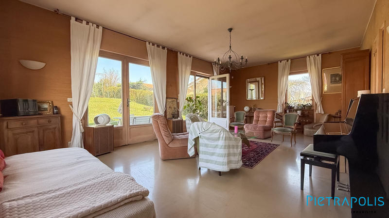 Maison - 250 m² - 8 pièces