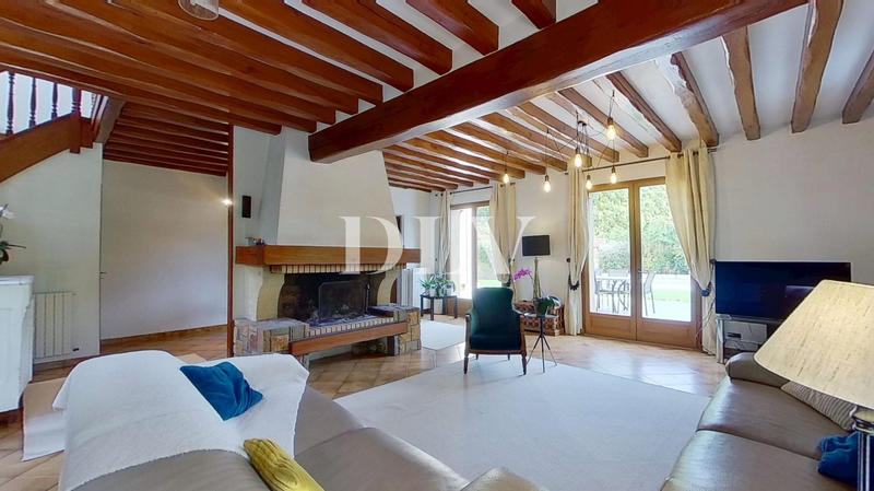 Maison - 214 m² - 8 pièces