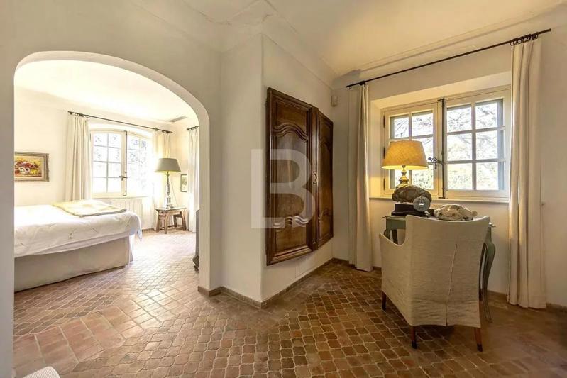 Mas - 252 m² - 7 pièces