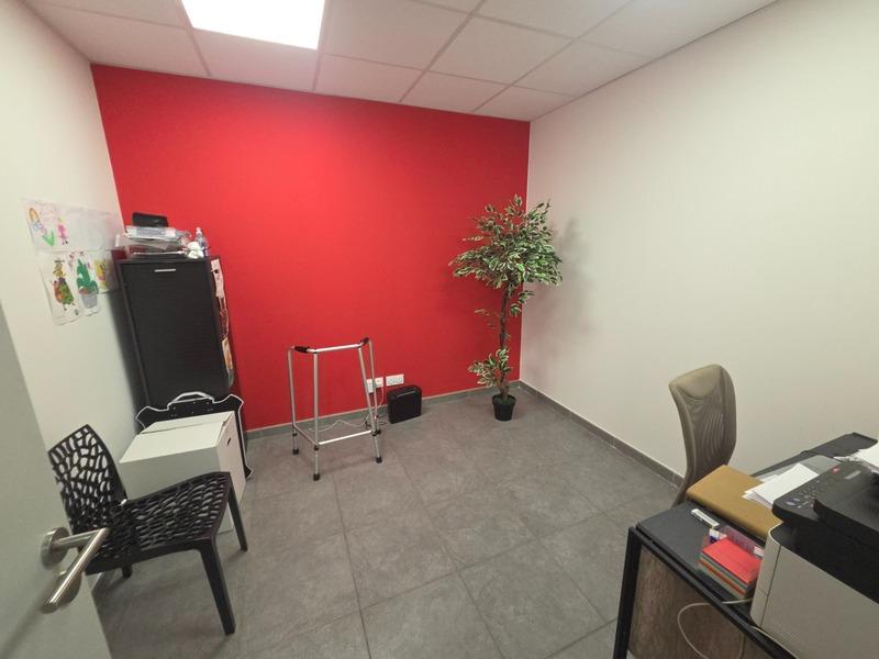 Local d'activité / Entrepôt - 91 m² - 7 pièces