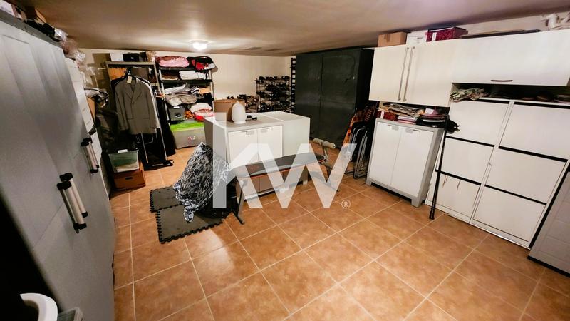 Maison - 247 m² - 9 pièces