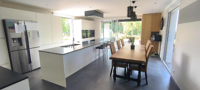 Maison - 209 m² - 7 pièces