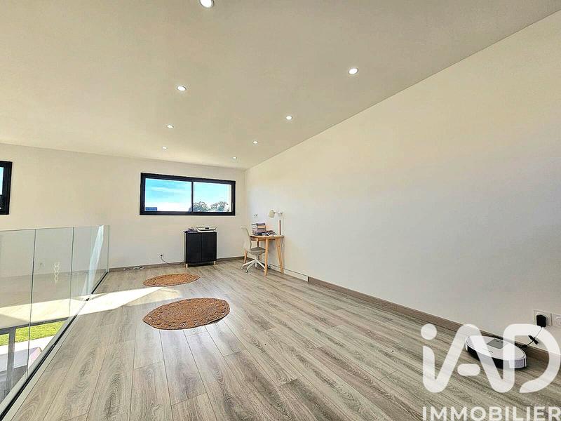 Maison - 180 m² - 5 pièces