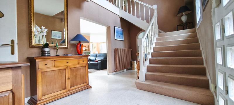 Maison - 230 m² - 5 pièces