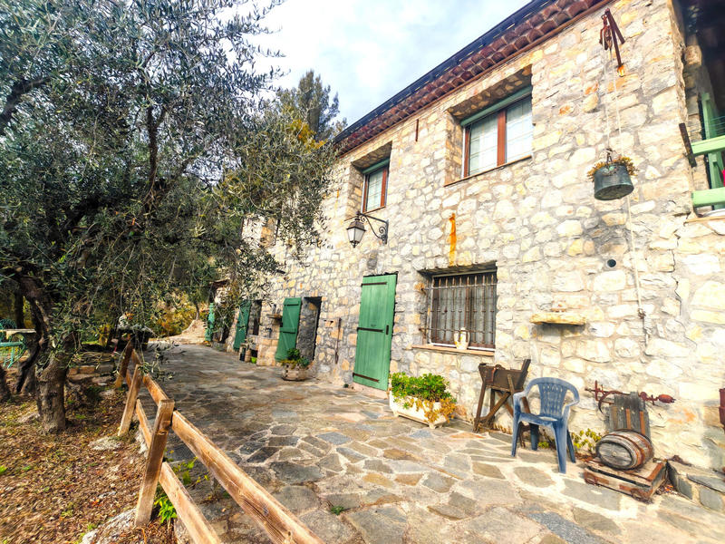 Propriété - 85 m² - 3 pièces