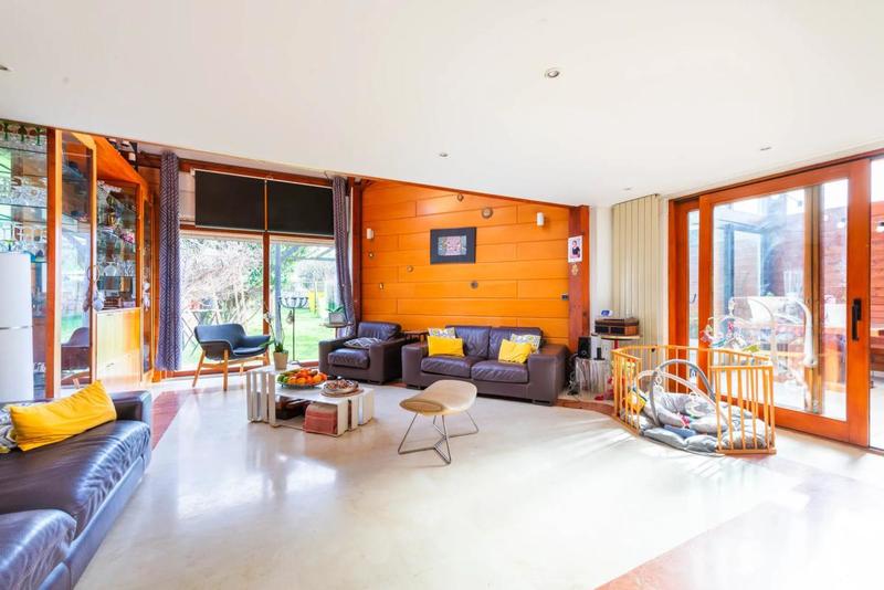 Maison de bois - 220 m² - 8 pièces