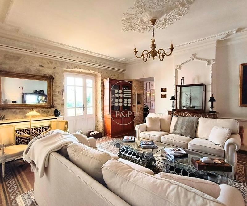 Mas - 431 m² - 10 pièces