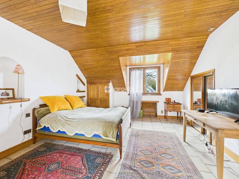 Propriété - 323 m² - 13 pièces