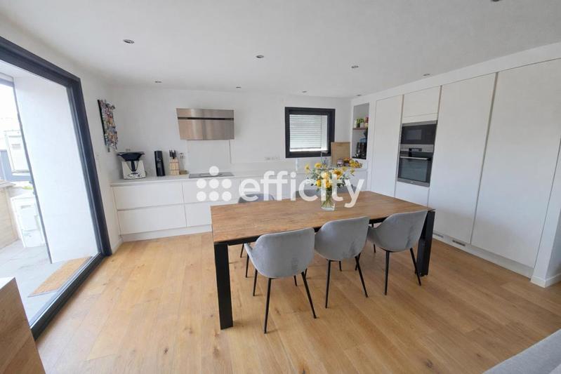 Appartement - 90 m² - 4 pièces